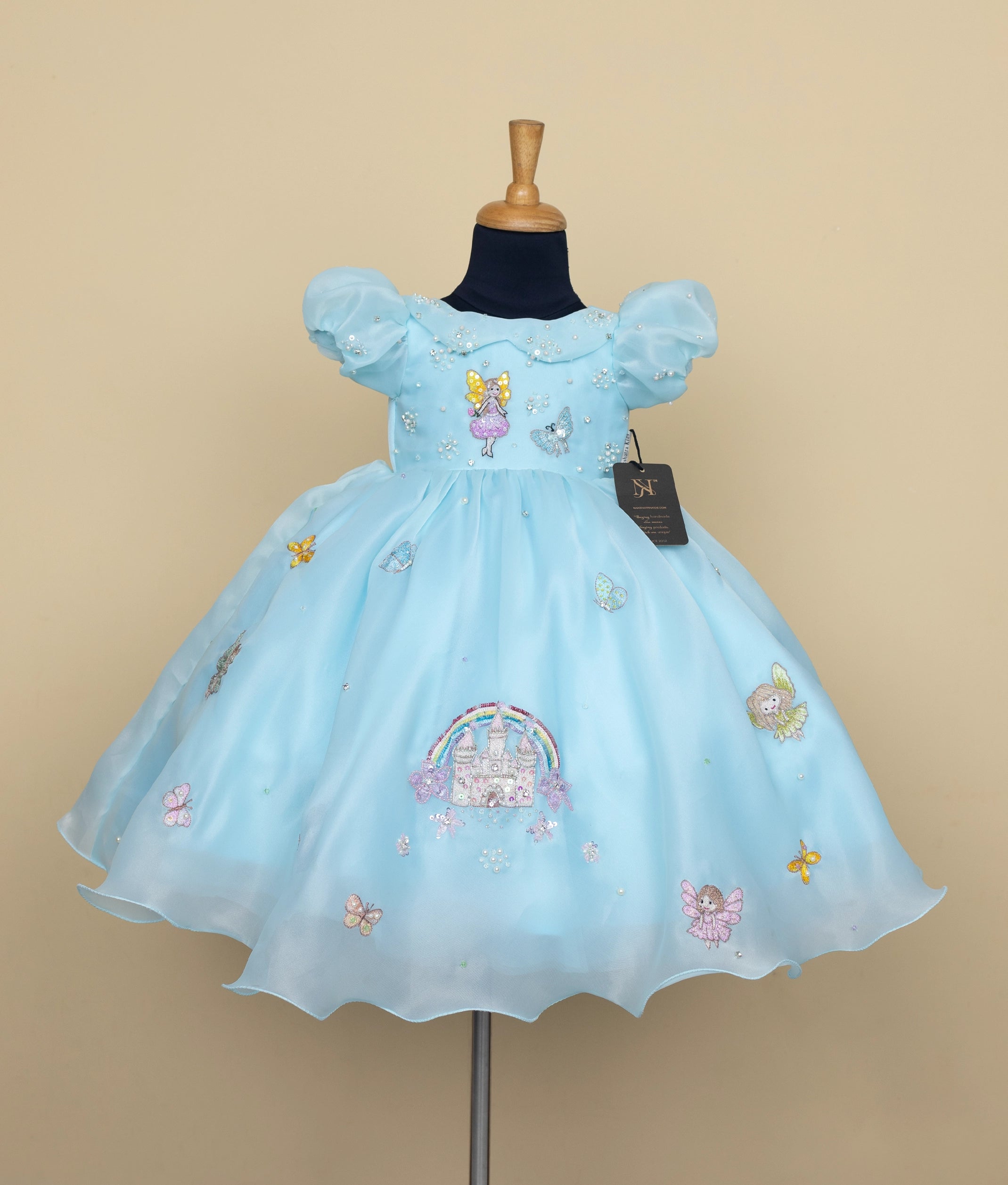 Blue princess dress for girls with fairy tale embroidery, puff sleeves, and pearl embellishments.
